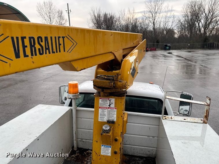 image for item EQ5004 1997 Chevrolet C3500 bucket truck