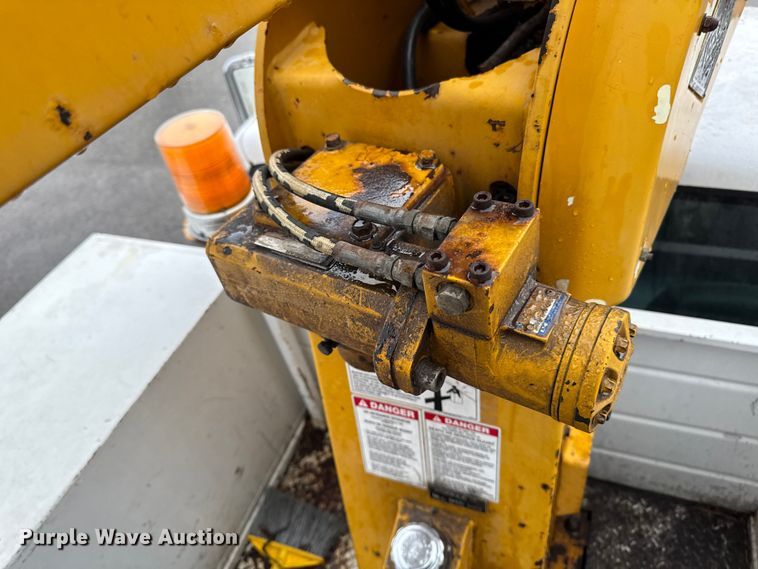 image for item EQ5004 1997 Chevrolet C3500 bucket truck