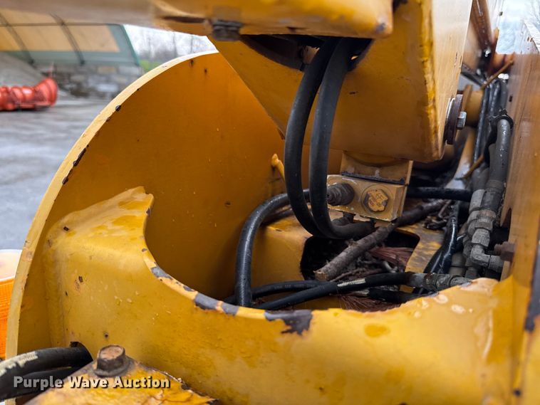 image for item EQ5004 1997 Chevrolet C3500 bucket truck