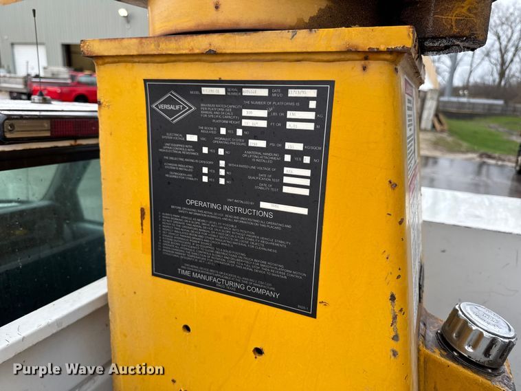 image for item EQ5004 1997 Chevrolet C3500 bucket truck