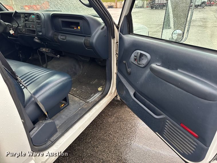 image for item EQ5004 1997 Chevrolet C3500 bucket truck