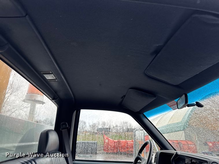 image for item EQ5004 1997 Chevrolet C3500 bucket truck