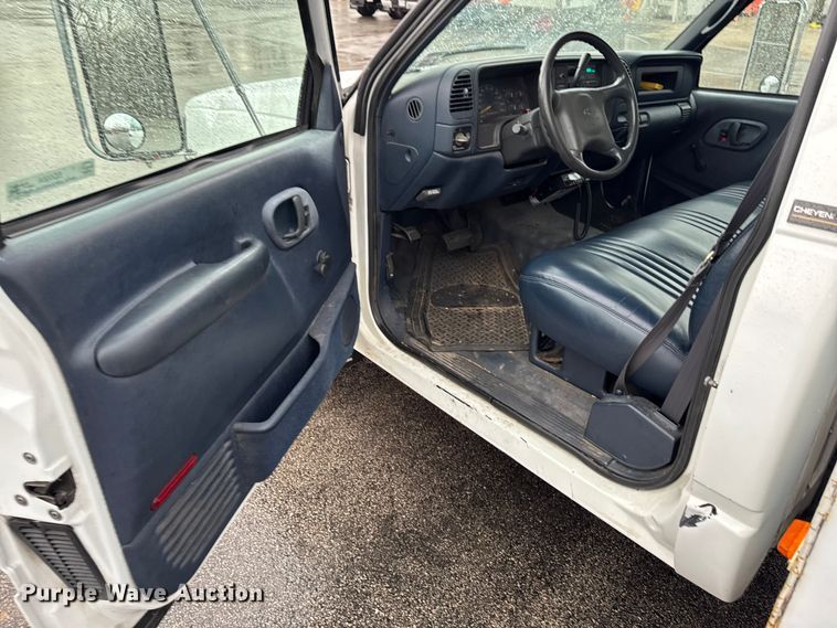 image for item EQ5004 1997 Chevrolet C3500 bucket truck