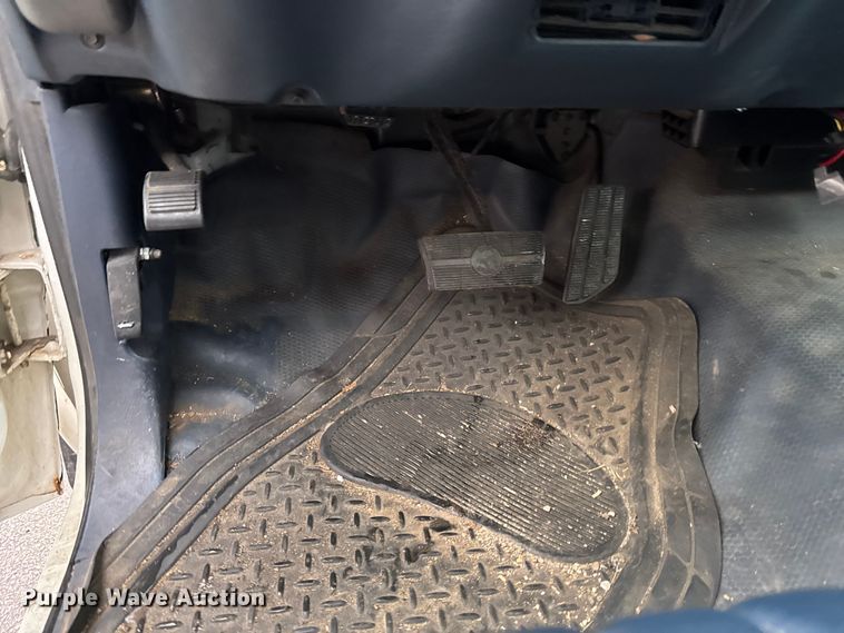 image for item EQ5004 1997 Chevrolet C3500 bucket truck