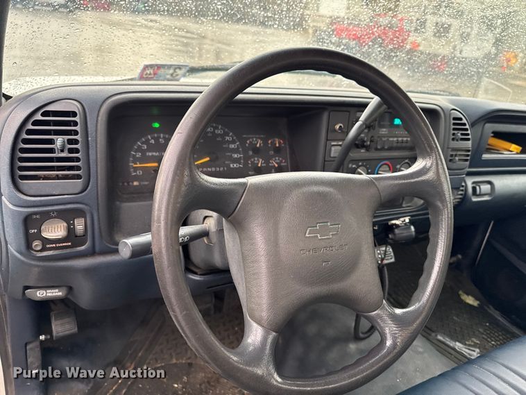 image for item EQ5004 1997 Chevrolet C3500 bucket truck