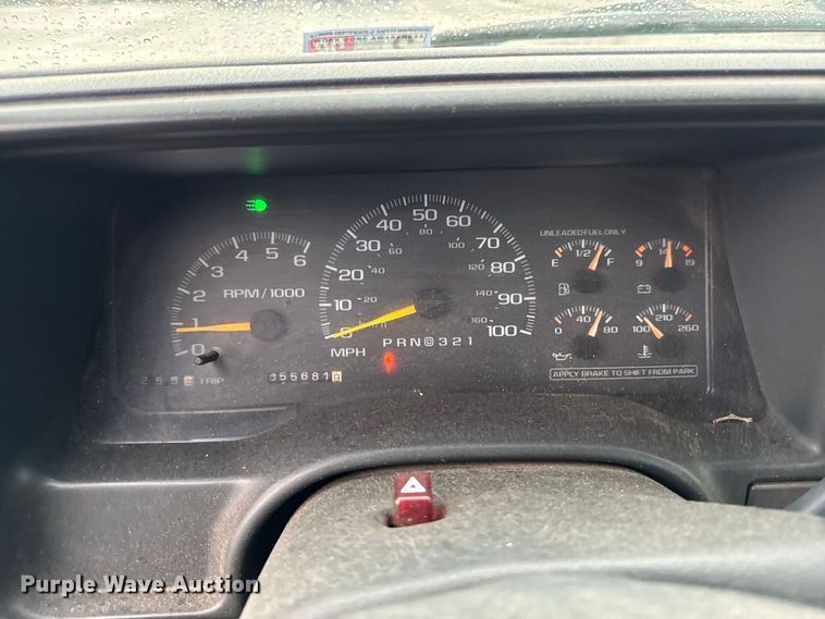 image for item EQ5004 1997 Chevrolet C3500 bucket truck