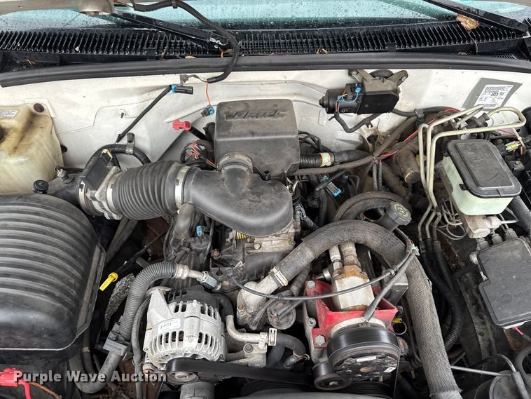 image for item EQ5004 1997 Chevrolet C3500 bucket truck