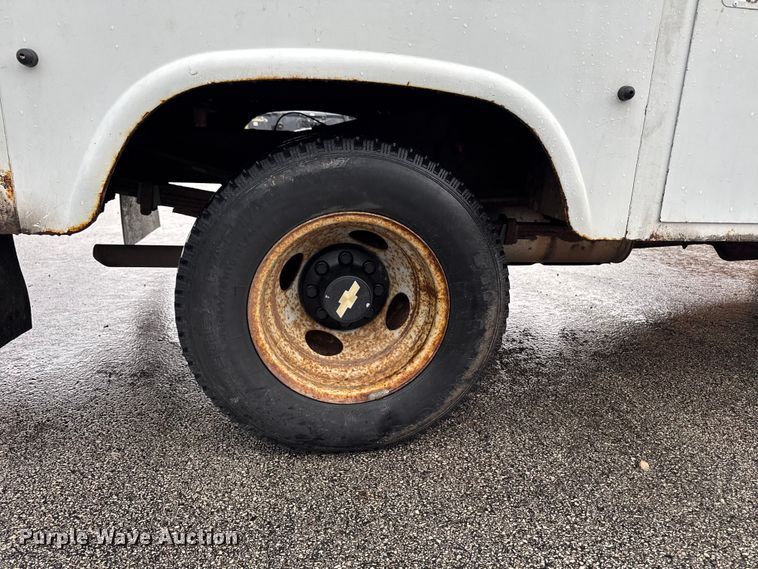 image for item EQ5004 1997 Chevrolet C3500 bucket truck