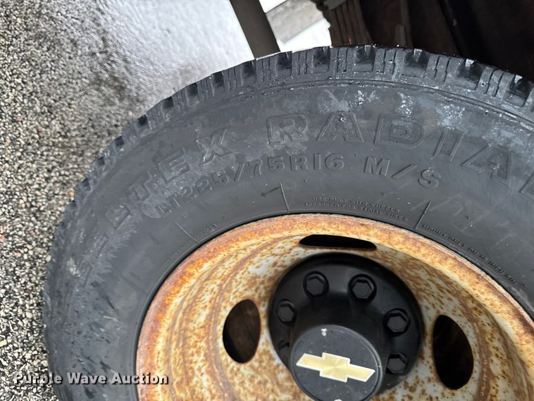 image for item EQ5004 1997 Chevrolet C3500 bucket truck