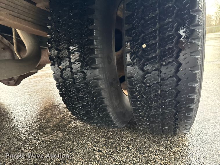 image for item EQ5004 1997 Chevrolet C3500 bucket truck