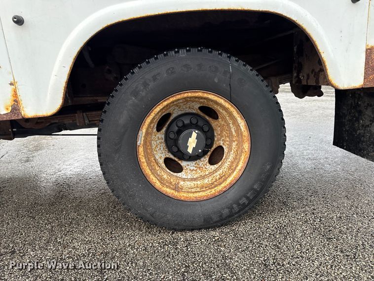 image for item EQ5004 1997 Chevrolet C3500 bucket truck