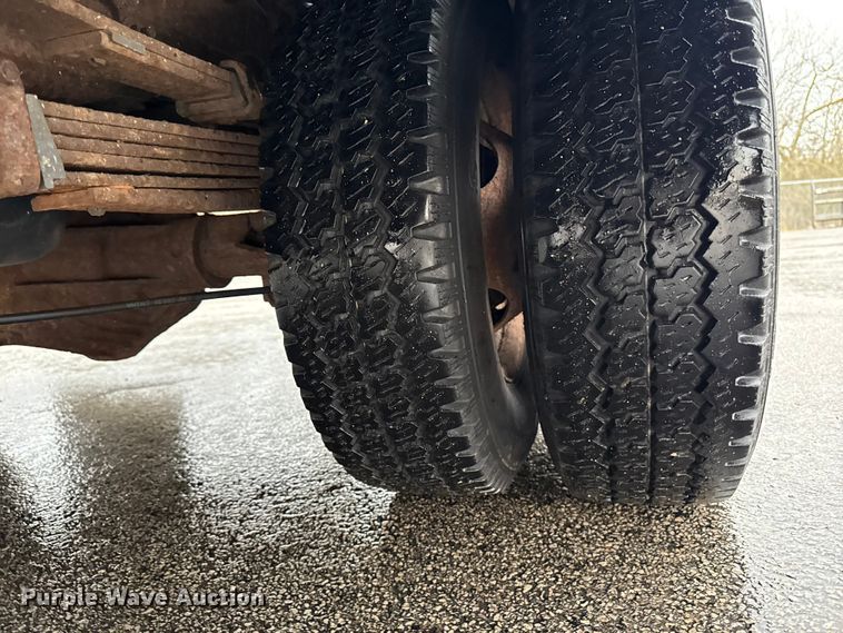 image for item EQ5004 1997 Chevrolet C3500 bucket truck