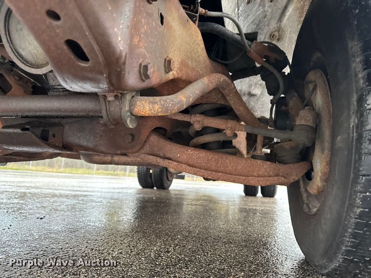 image for item EQ5004 1997 Chevrolet C3500 bucket truck