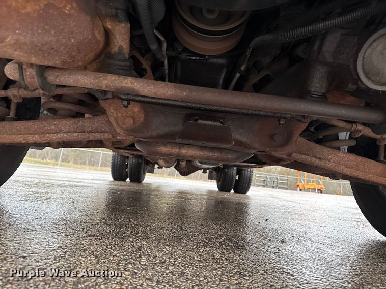 image for item EQ5004 1997 Chevrolet C3500 bucket truck