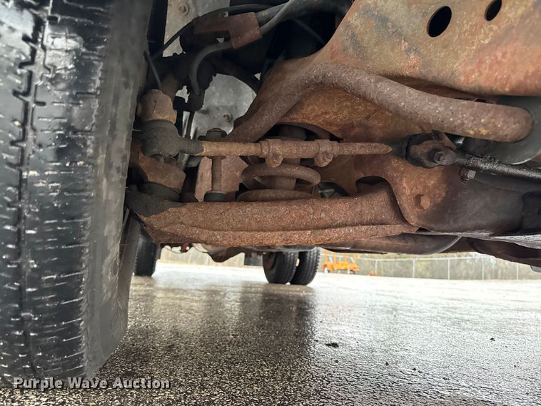 image for item EQ5004 1997 Chevrolet C3500 bucket truck