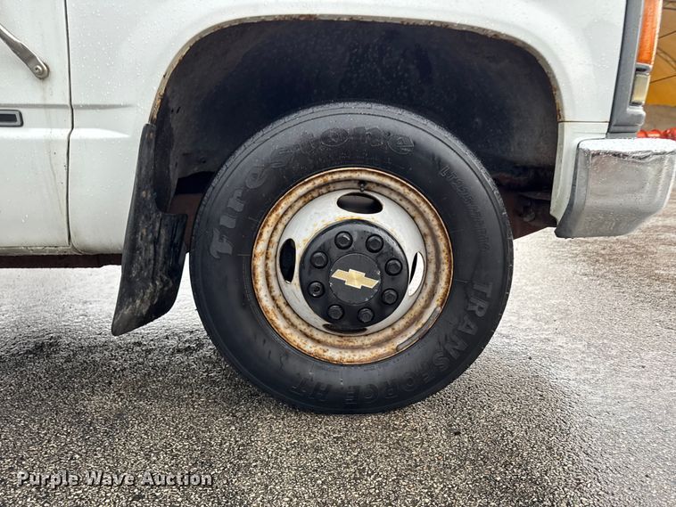 image for item EQ5004 1997 Chevrolet C3500 bucket truck