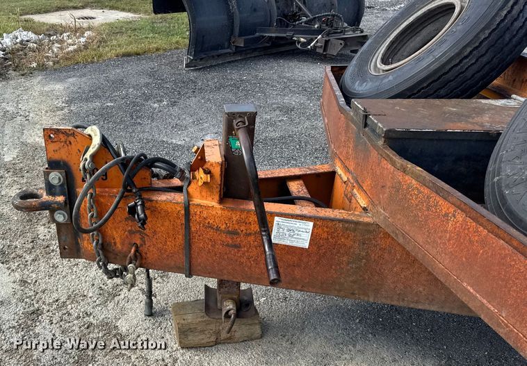 image for item ER0143 1985 Wisconsin 35-20 equipment trailer