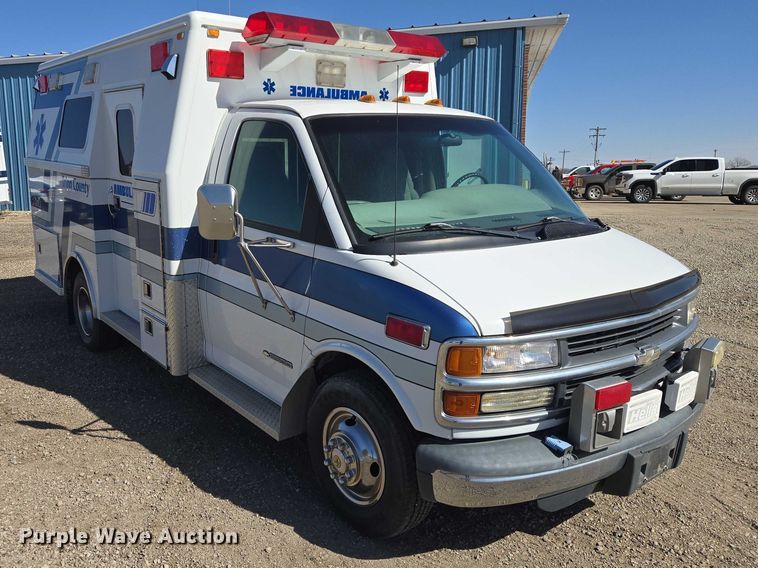 image for item ES2999 1997 Chevrolet Lifeline Express 3500 ambulance