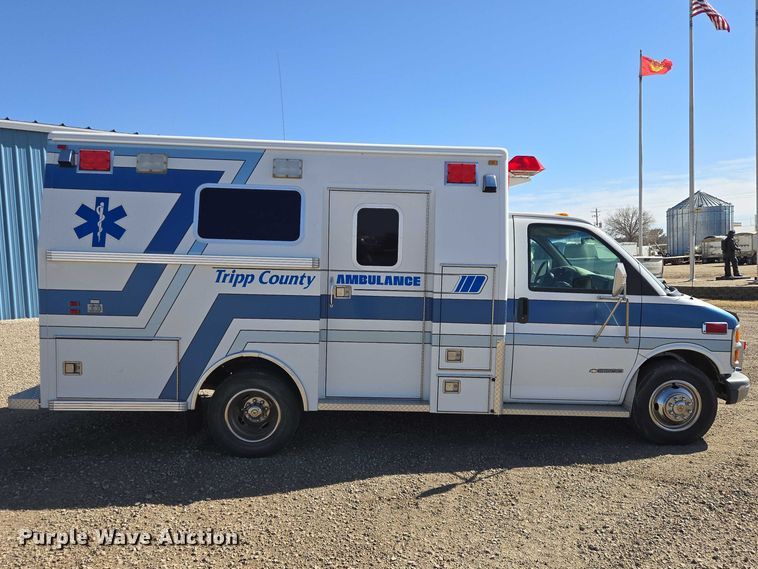image for item ES2999 1997 Chevrolet Lifeline Express 3500 ambulance