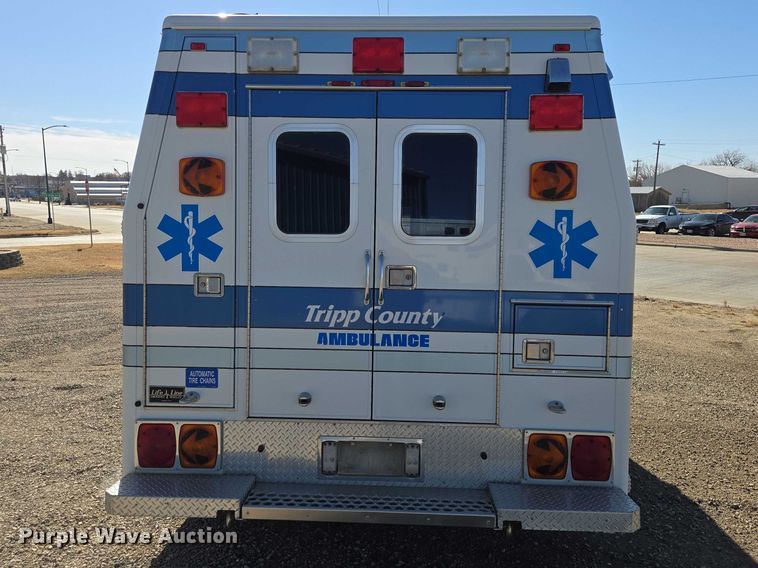 image for item ES2999 1997 Chevrolet Lifeline Express 3500 ambulance