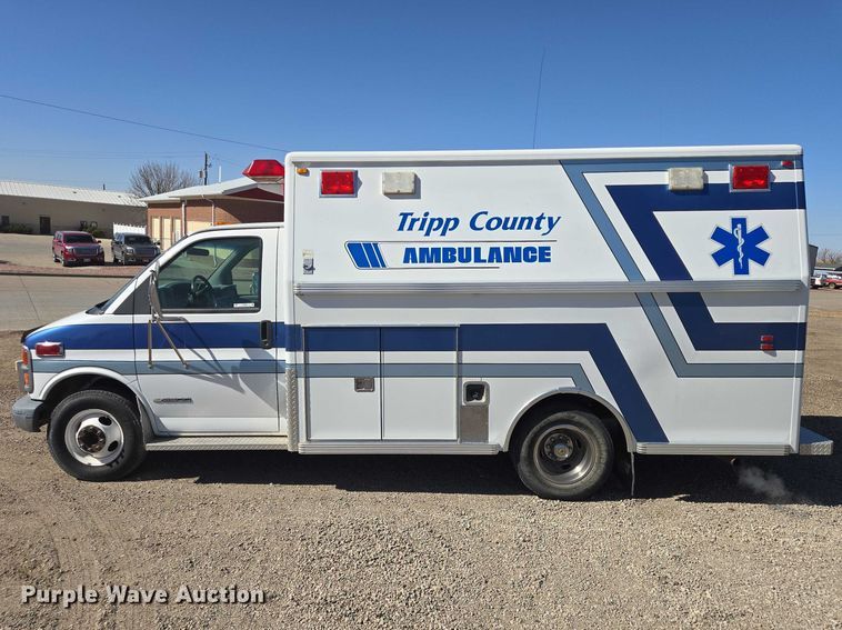 image for item ES2999 1997 Chevrolet Lifeline Express 3500 ambulance