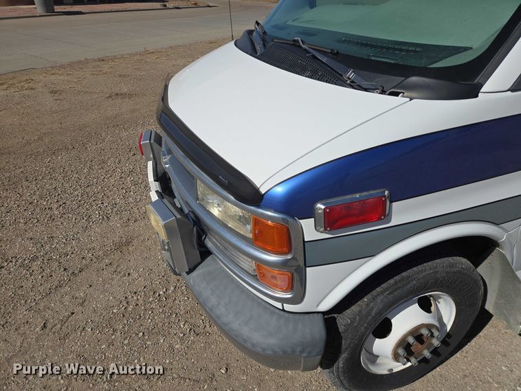 image for item ES2999 1997 Chevrolet Lifeline Express 3500 ambulance