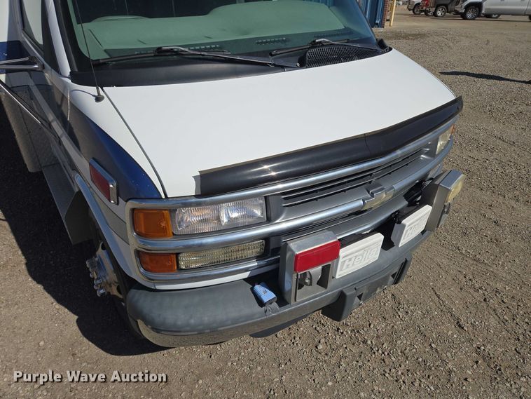 image for item ES2999 1997 Chevrolet Lifeline Express 3500 ambulance