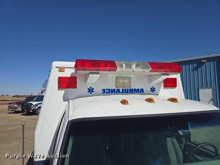 image for item ES2999 1997 Chevrolet Lifeline Express 3500 ambulance