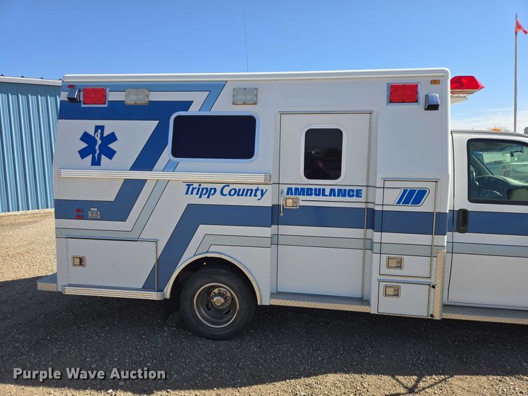 image for item ES2999 1997 Chevrolet Lifeline Express 3500 ambulance