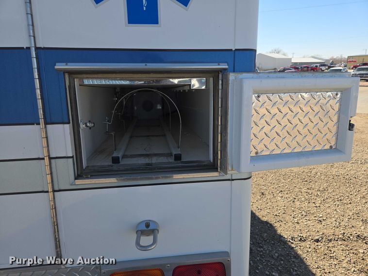 image for item ES2999 1997 Chevrolet Lifeline Express 3500 ambulance