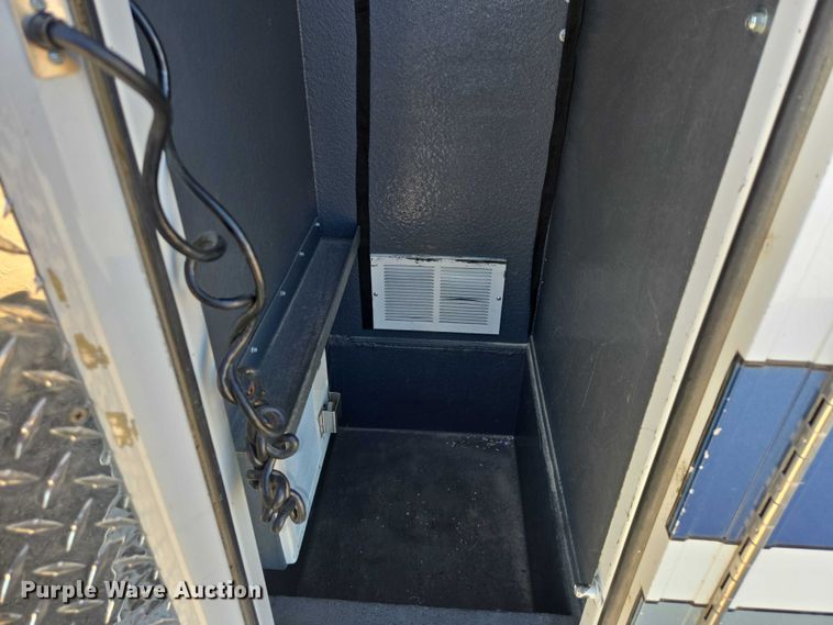 image for item ES2999 1997 Chevrolet Lifeline Express 3500 ambulance