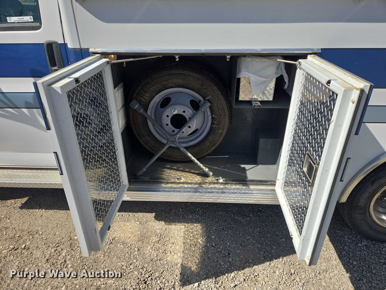 image for item ES2999 1997 Chevrolet Lifeline Express 3500 ambulance