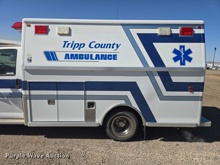 image for item ES2999 1997 Chevrolet Lifeline Express 3500 ambulance