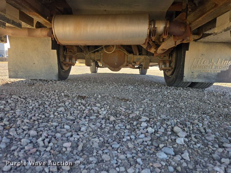 image for item ES2999 1997 Chevrolet Lifeline Express 3500 ambulance