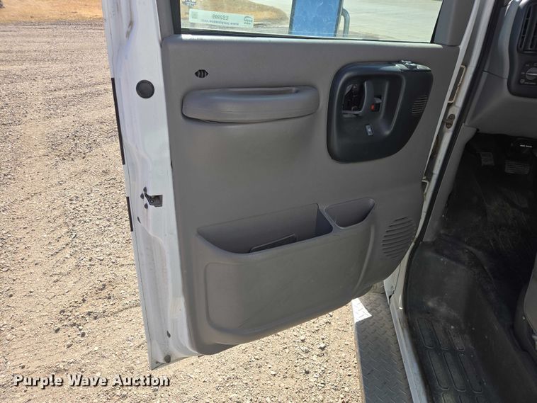 image for item ES2999 1997 Chevrolet Lifeline Express 3500 ambulance