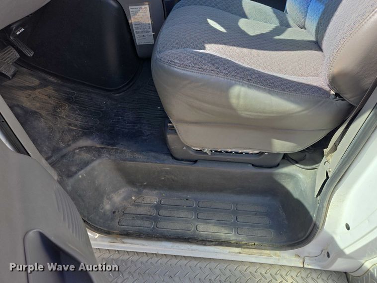 image for item ES2999 1997 Chevrolet Lifeline Express 3500 ambulance