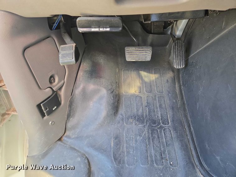 image for item ES2999 1997 Chevrolet Lifeline Express 3500 ambulance