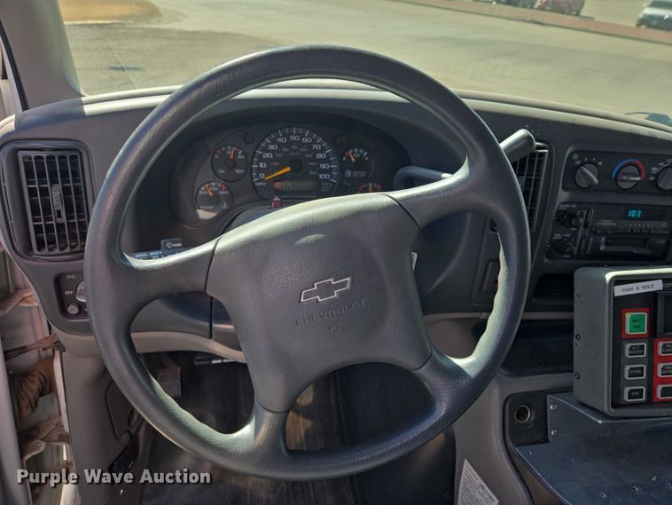 image for item ES2999 1997 Chevrolet Lifeline Express 3500 ambulance