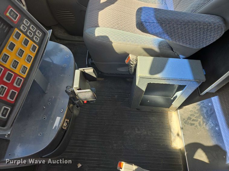 image for item ES2999 1997 Chevrolet Lifeline Express 3500 ambulance