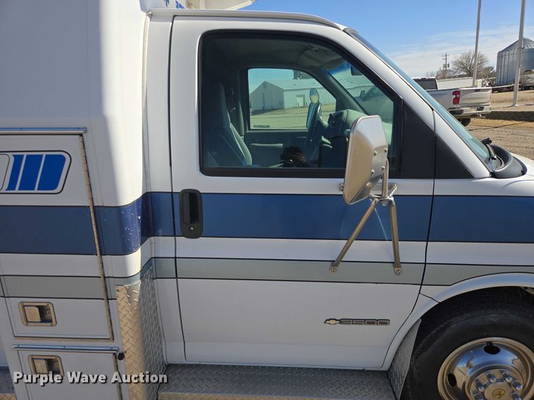 image for item ES2999 1997 Chevrolet Lifeline Express 3500 ambulance