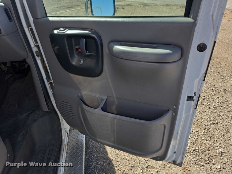 image for item ES2999 1997 Chevrolet Lifeline Express 3500 ambulance