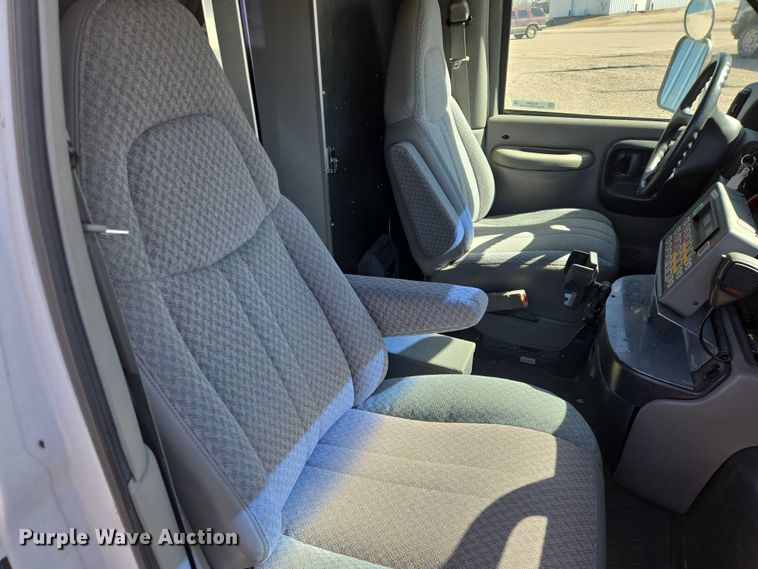 image for item ES2999 1997 Chevrolet Lifeline Express 3500 ambulance