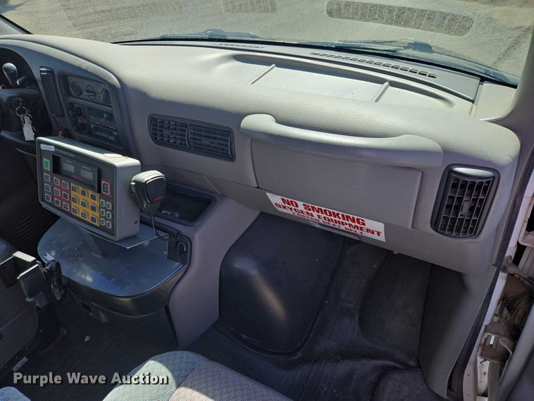 image for item ES2999 1997 Chevrolet Lifeline Express 3500 ambulance