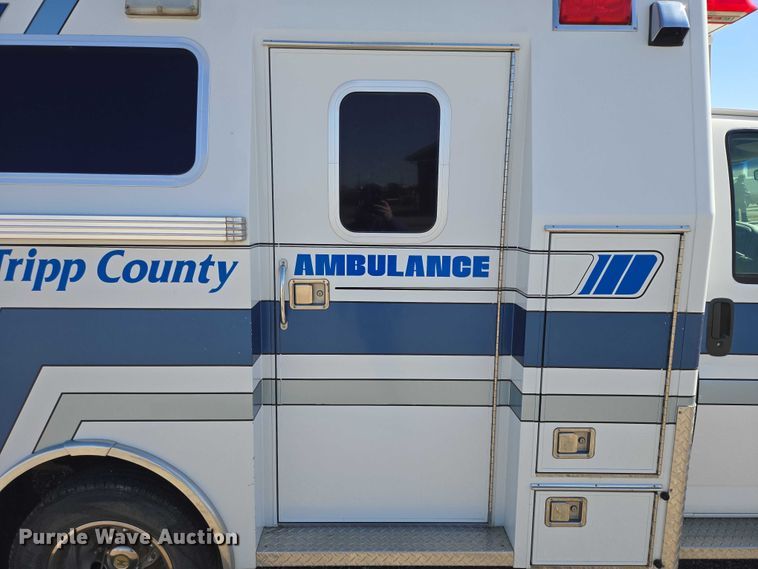image for item ES2999 1997 Chevrolet Lifeline Express 3500 ambulance