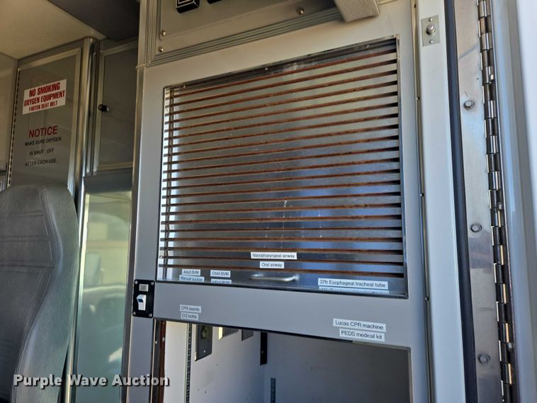 image for item ES2999 1997 Chevrolet Lifeline Express 3500 ambulance