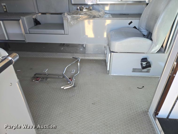 image for item ES2999 1997 Chevrolet Lifeline Express 3500 ambulance