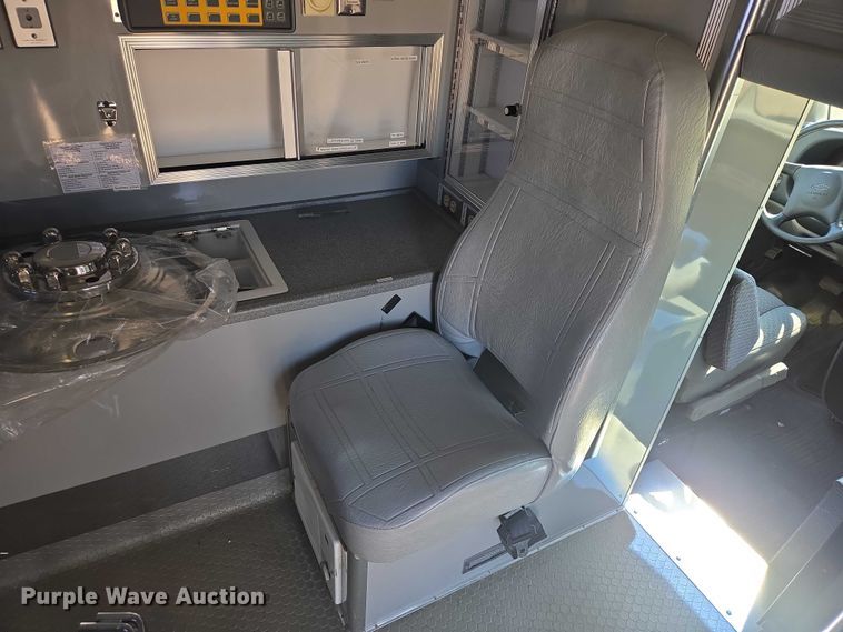 image for item ES2999 1997 Chevrolet Lifeline Express 3500 ambulance