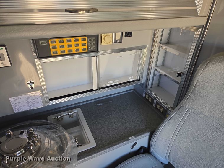 image for item ES2999 1997 Chevrolet Lifeline Express 3500 ambulance