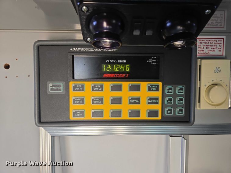 image for item ES2999 1997 Chevrolet Lifeline Express 3500 ambulance