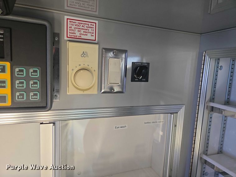 image for item ES2999 1997 Chevrolet Lifeline Express 3500 ambulance